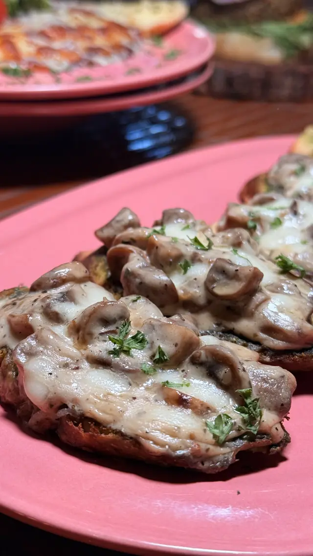 Mushrooms in cream