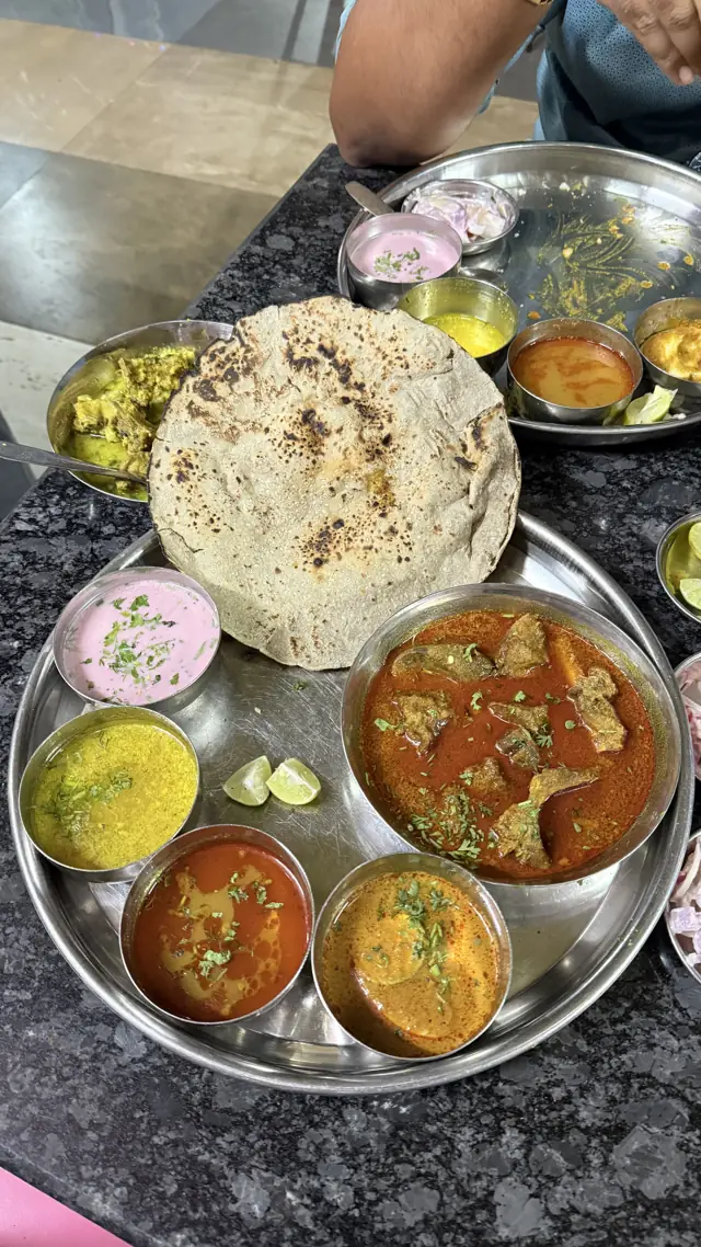 Mutton thali with bhakri